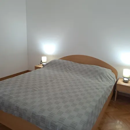 Apartment Zarok 2 *