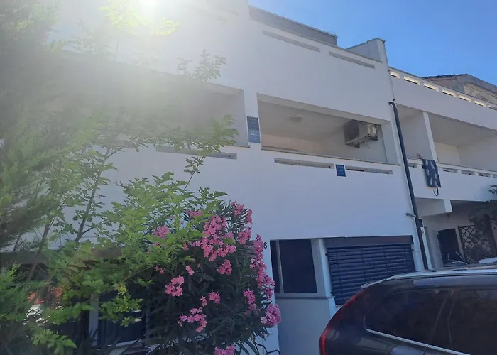 Διαμέρισμα Zarok 2 *